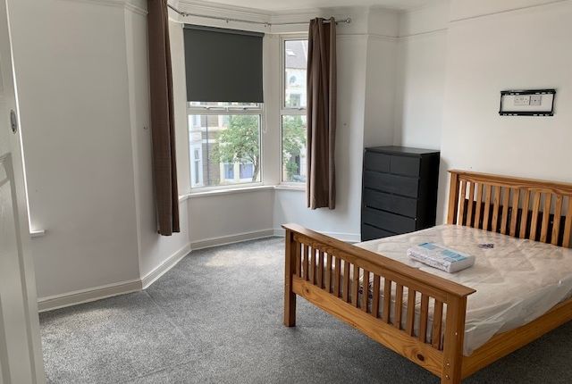 Flat to rent in Connaught Road, Roath, Cardiff CF24