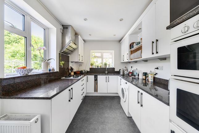 5, Meadowhead Road, Southampton photo 3