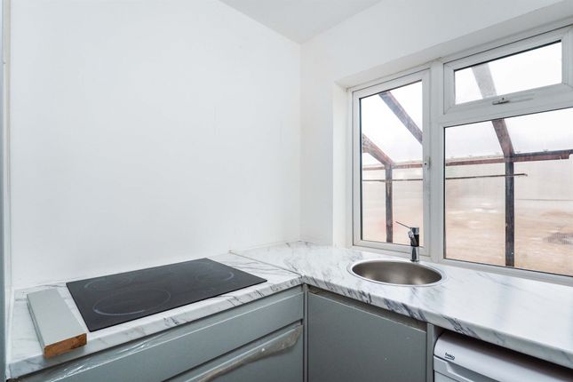 Flat for sale in The Hollow, Castle Donington, Derby