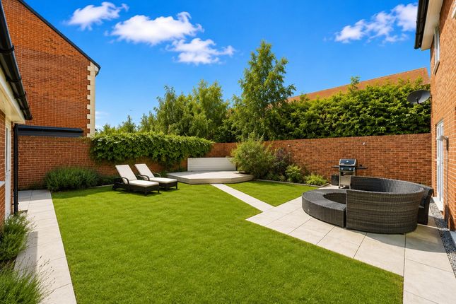 7, Pauling Close, Aylesbury photo 4