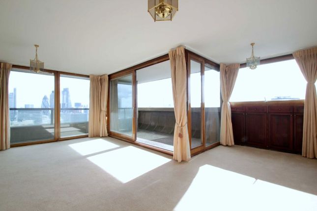 Flat 283, Lauderdale Tower, Barbican, London photo 2