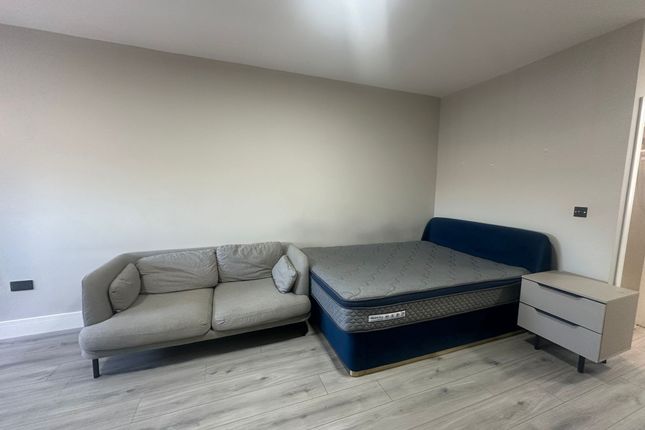 Flat 4, Market Place, Loughborough photo 3