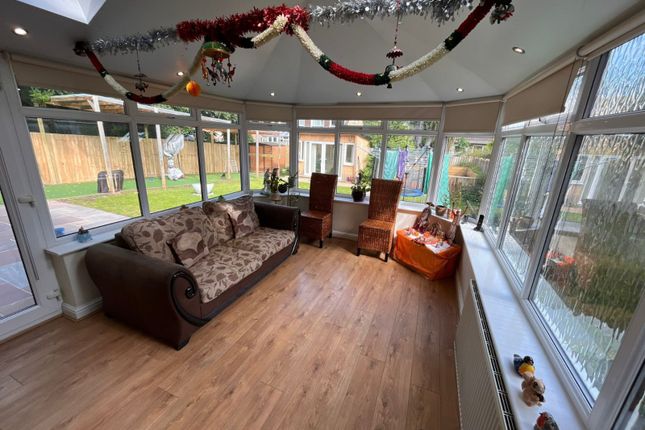 5, Middlethorne Court, Leeds photo 4