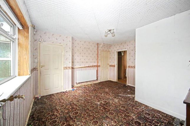 37, Hollinhurst Road, Manchester photo 4