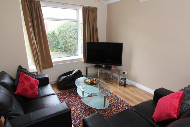 Thumbnail Terraced house to rent in Kelso Gardens, Leeds