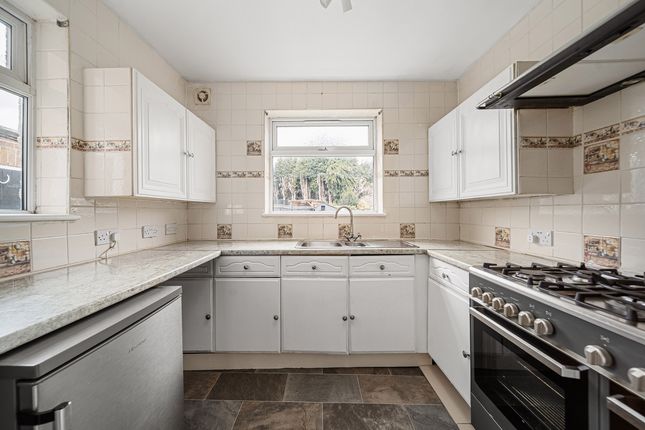 72, Harewood Gardens, Sanderstead photo 3
