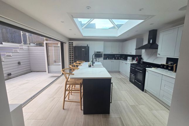 27 Ffordd Y Dolau, Pontyclun photo 2
