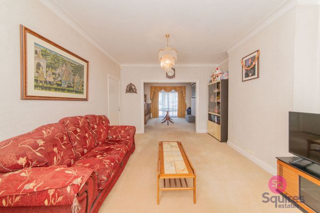 21 Wentworth Avenue, London photo 3