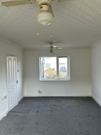 23, Haverford Way, Cardiff photo 3