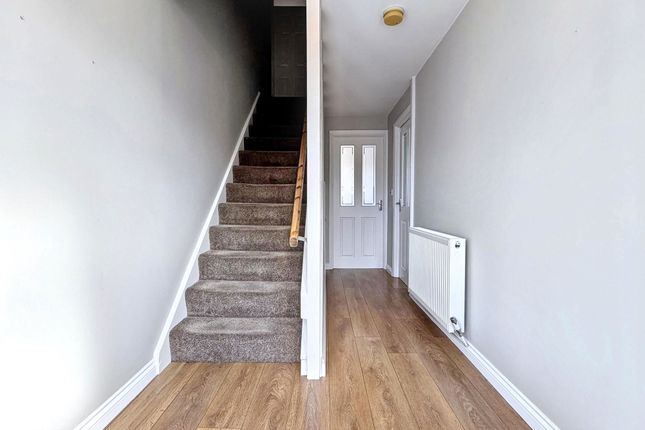 18, Selby Court, Jarrow photo 5