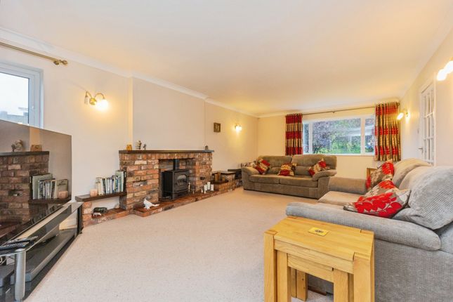 7, Oakwood Drive, Macclesfield photo 3
