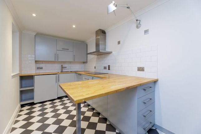 Flat to rent in Courtfield Gardens, London