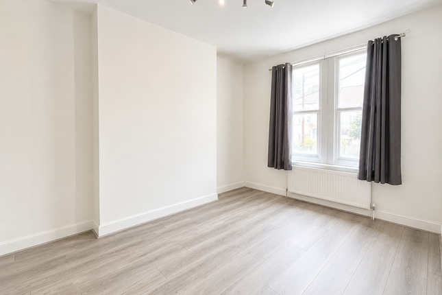 27a, Saunders Road, Plumstead photo 3