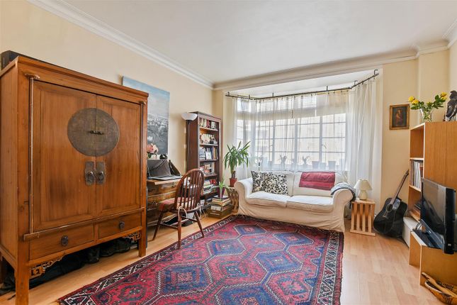 Flat for sale in Finchley Road, London