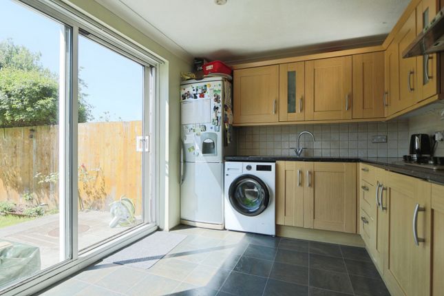 53, Welwyn Park Drive, Hull photo 4