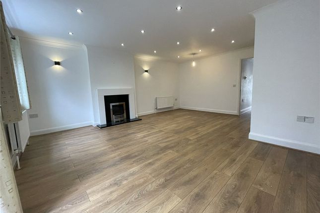 Terraced house to rent in Newbury, Berkshire