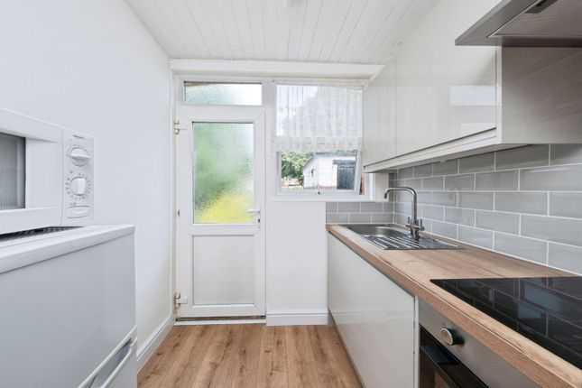 5, Sandringham Place, Milton Keynes photo 3