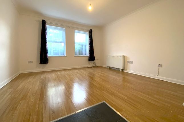 1 Queens Court, Queens Road, Slough photo 2
