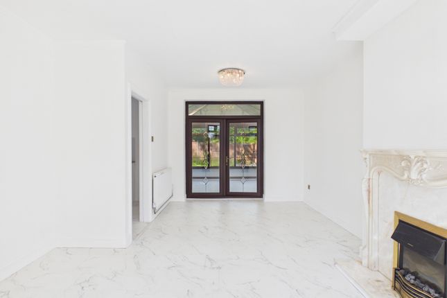 5, Pearl Way, Hyde photo 3