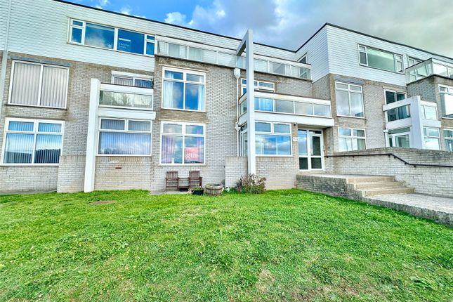 3-bed flat on South Esplanade, Somerset, £240,000