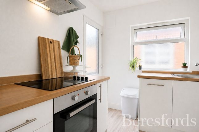 28, Shrublands Close, Essex photo 4