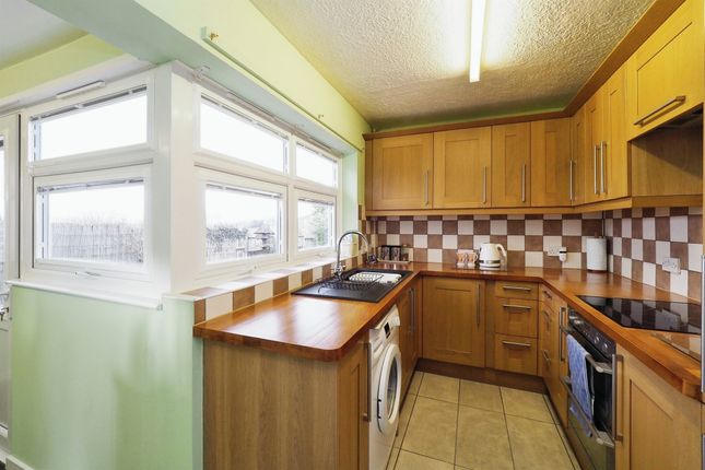 9, Mill Hill Drive, Burton-On-Trent photo 2
