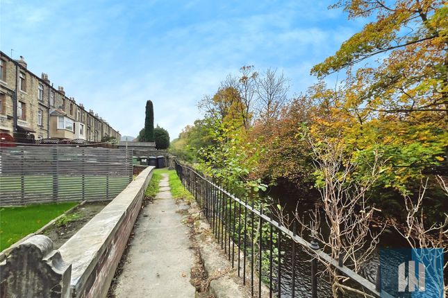 102, Cliffe Wood Terrace, Brockholes photo 5