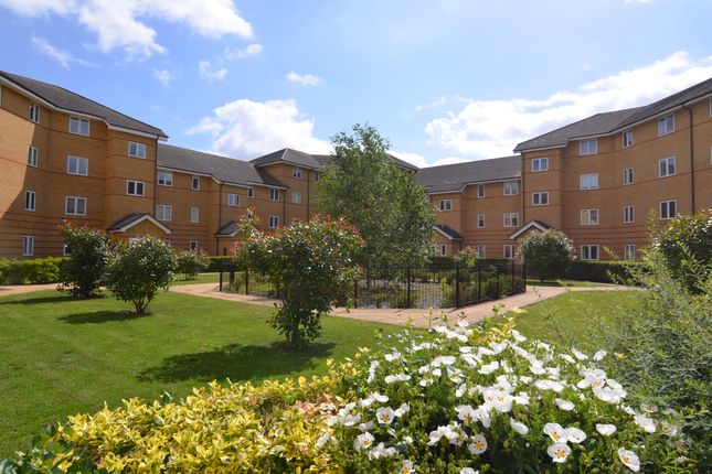 Flat to rent in Stanley Close, New Eltham