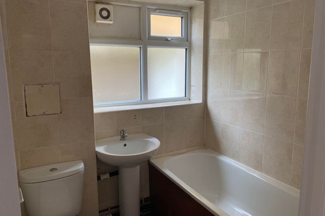 49, Guernsey Close, Hounslow photo 3