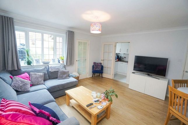 17 Greenacres Green Hill, High Wycombe photo 2