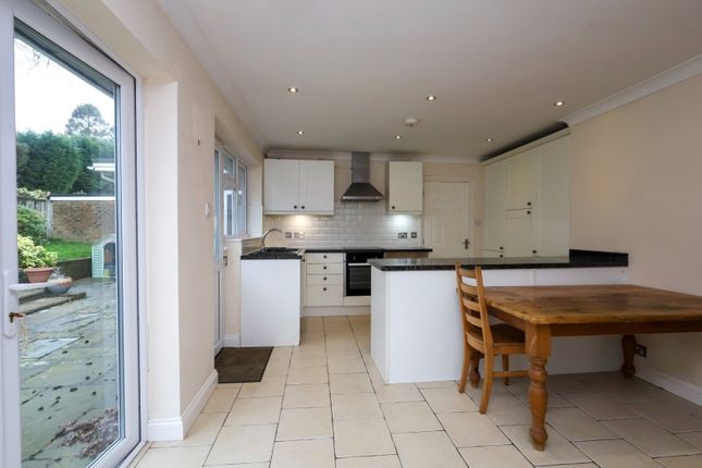 11, Eight Bells Close, Uckfield photo 4