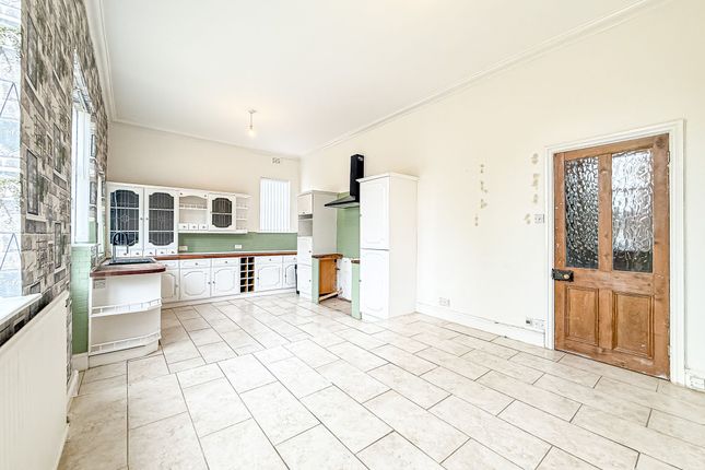 7 Buckingham Avenue, Prenton photo 3