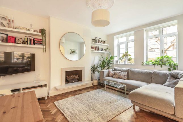 Flat for sale in Mackennal Street, London