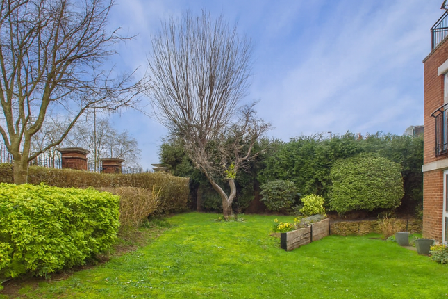 Manton Court,55, Kings Road, Horsham photo 3