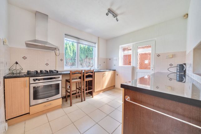 36, Staveley Crescent, Somerset photo 2