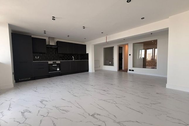 Apartment 7, Gold Heights, Sandgate photo 5