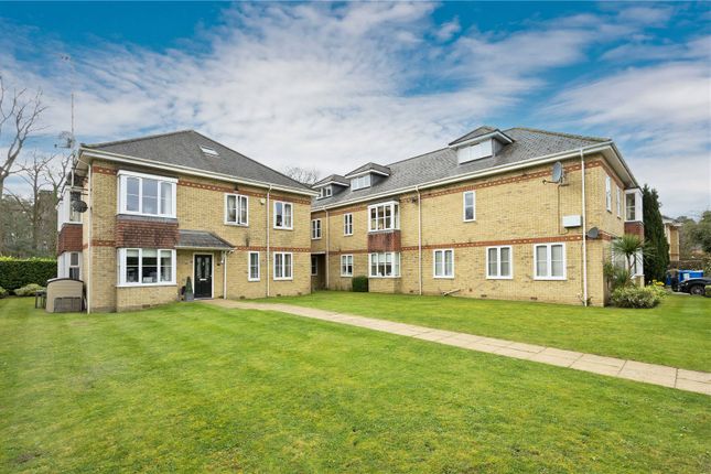 Flat to rent in Woodmill Court, London Road, Ascot, Berkshire