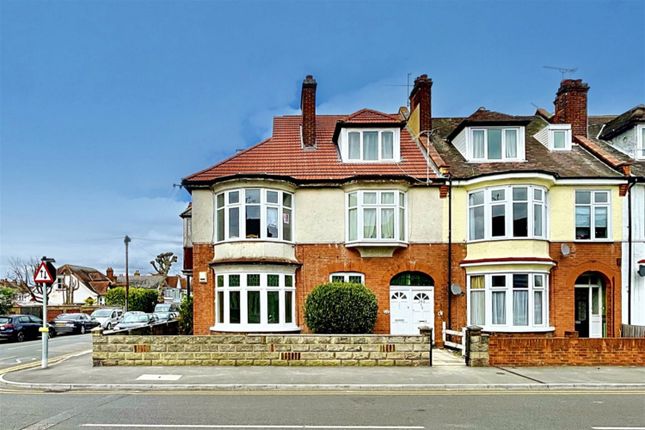 Thumbnail Flat to rent in Pall Mall, Leigh-On-Sea