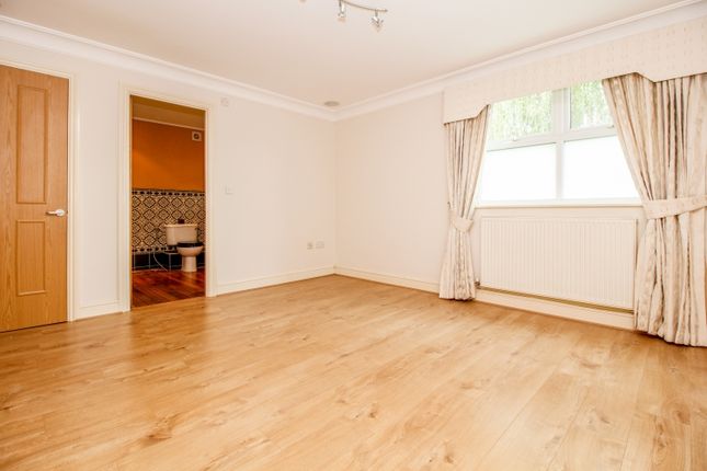 Detached house to rent in Sunderland Avenue, Oxford