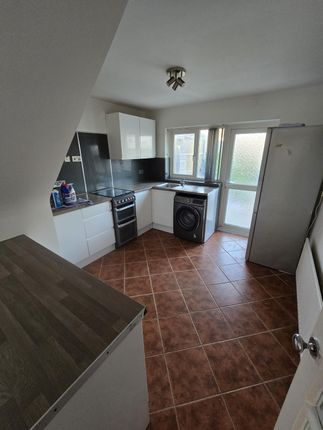 40a Waterbeach Road, Slough, London photo 2