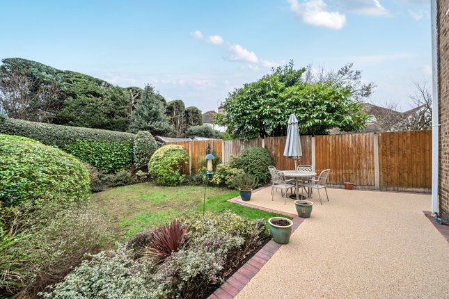 11, Graylands Close, Horsell photo 4