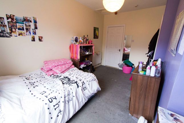 Flat to rent in Hyde Park Road, Leeds