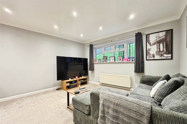 Flat 9, Wheeler Court,, Armour Hill, Reading photo 3
