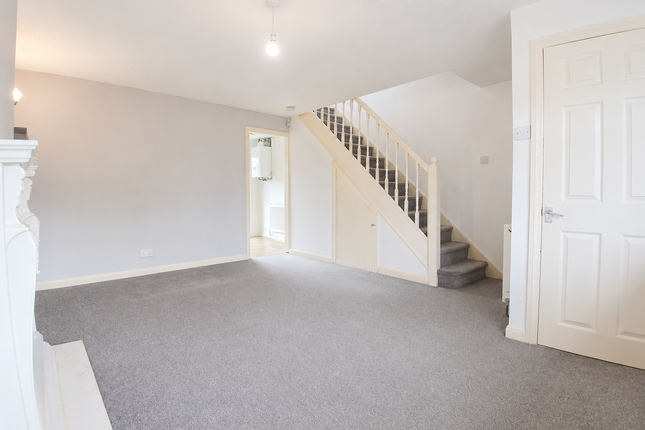 3, Farnham Drive, Manchester photo 4