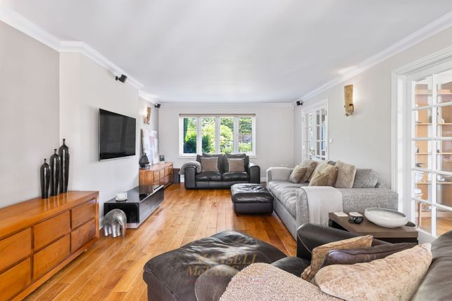 5 Holtye Place, East Grinstead photo 4