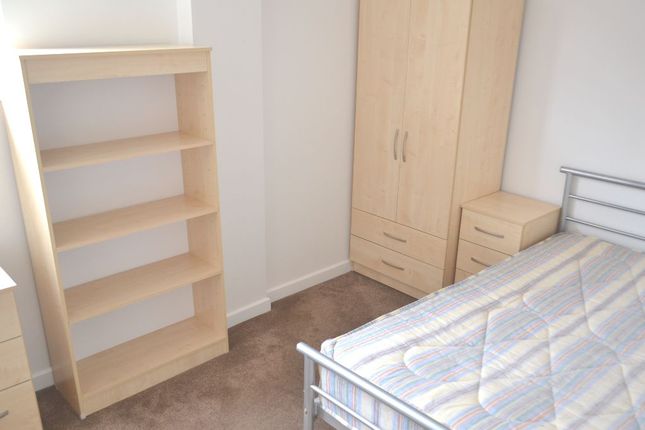 Triplex to rent in Parade, Leamington Spa