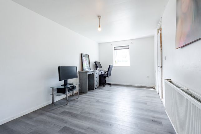 49, Rothesay Croft, Birmingham photo 4