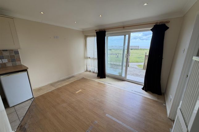 60, Waterside Park, The Street, Lowestoft photo 3