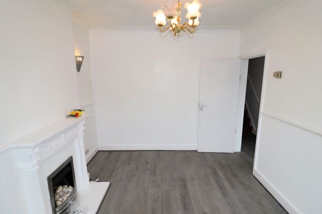 End terrace house for sale in Hainault Road, Romford