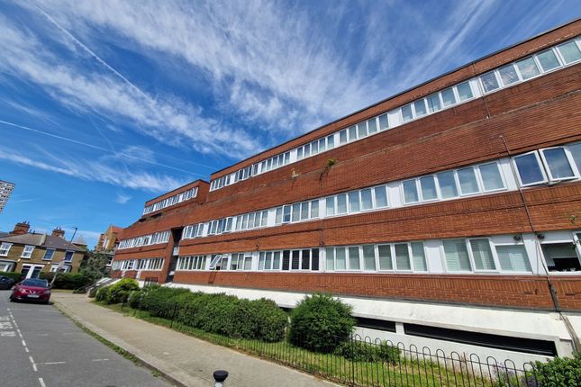 Flat 69, McCarthy Court Banbury Street, London photo 4